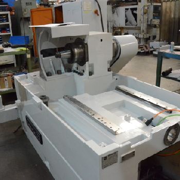 Estarta 322 CNC Cylindrical centreless grinding machine
