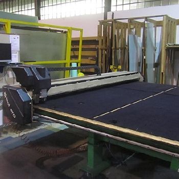 BOTTERO BCMS 352 Cutting table with integrated tilting table and foil cutting option