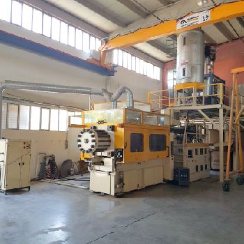 Husky XL300 PET Injection moulding machine
