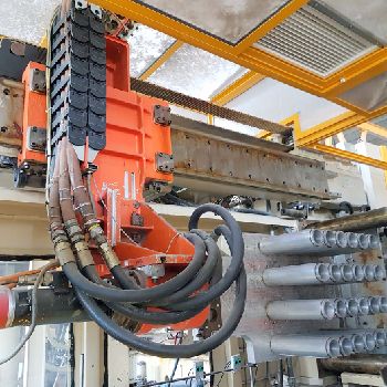 Husky XL300 PET Injection moulding machine