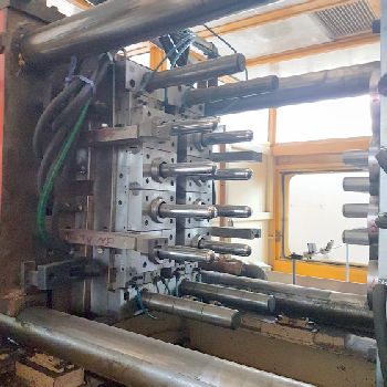 Husky XL300 PET Injection moulding machine