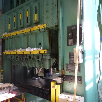 Becker ZPS 630/400T Stamping press