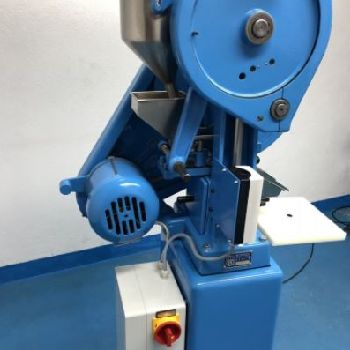 Used Korsch EK0 (B 1/9) Single punch tablet press eccentric