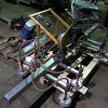 Pillar jib crane ABUS LS 200 with vacuum lifting device