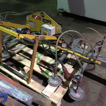 Pillar jib crane ABUS LS 200 with vacuum lifting device