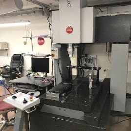 LEITZ M40-668-050 microscope