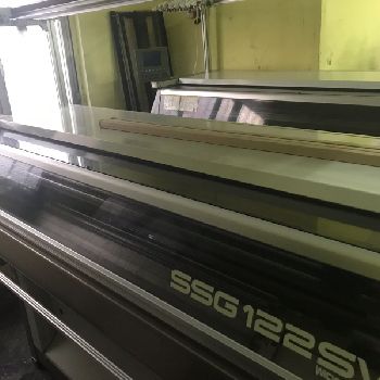 Shima Seiki SSG 122 SV Flat knitting machine