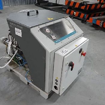 Flow Shape Technologies Flow Mach 500 waterjet cutting machine