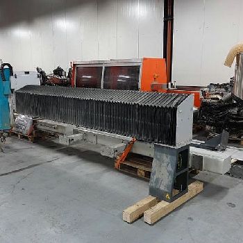 Flow Shape Technologies Flow Mach 500 waterjet cutting machine