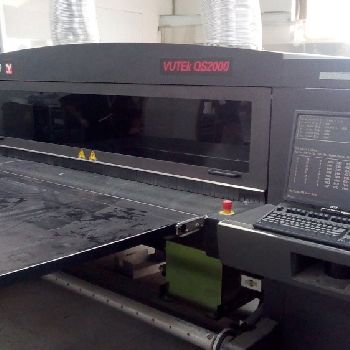 Used EFI VUTEK QS2000 large format plotter