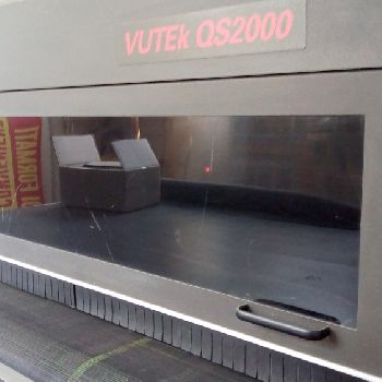 Used EFI VUTEK QS2000 large format plotter