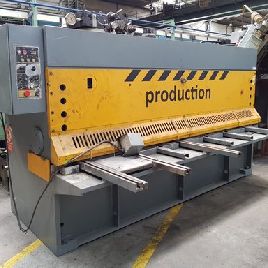 Strojárne Piesok CNTA 3150/10 Una cizalla hidráulica