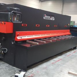 AMADA GPX4008 hydraulic shear