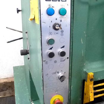 ADIRA GHO-1330 hydraulic guillotine shears