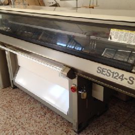 Shima Seiki 124 S gg12 Flat knitting machine