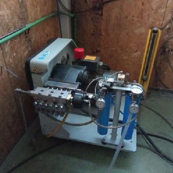 Flow Mach 2b 2031 waterjet cutting machine