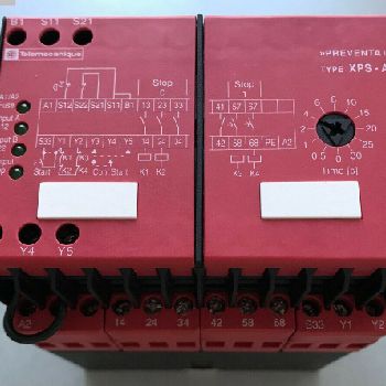 Electronics / PLC controls Telemecanique XPS-AT