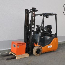 Toyota 8FBEKT16 with sideshift