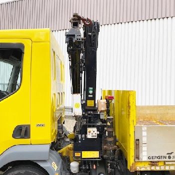 DAF AE45LF 220 4x2, crane MKG HLK 71 HP A 3, radio