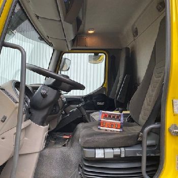 DAF AE45LF 220 4x2, crane MKG HLK 71 HP A 3, radio