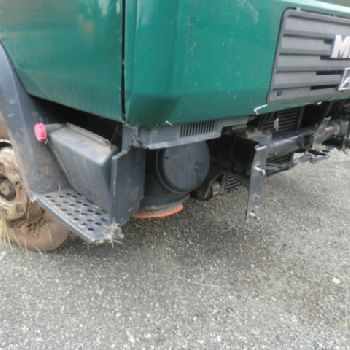 MAN L33 8.180 C 4x2, accident vehicle with frontal damage