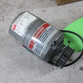 Dayton 2M034A 5000 Rpm 1/15 Hp 115 Voltios 1 Ph 60 Hz AC-DC Series Motor probado (# 17396); Dayton 2M034A 5000 Rpm 1/15 Hp 115 Voltios 1 Ph 60Hz AC-DC Serie Motor probado