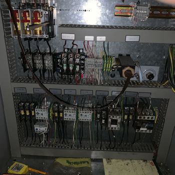 Motan Luxor TM 30 Cfm 50 Lbs/HR 460V 3Ph Dryer W/Dual Stainless Steel Drying Bin (#17861); Motan Luxor TM 30 Cfm 50 Lbs/HR 460V 3Ph Dryer W/Dual Stainless Steel Drying Bin