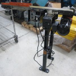 Dorner 210M030300A0102 3 "de ancho 35-493 Rpm 110V 1Ph Banda transportadora de PVC con control de velocidad (# 16609); Dorner 210M030300A0102 3Wide 35-493 Rpm 110V 1Ph Cinta transportadora de PVC con control de velocidad