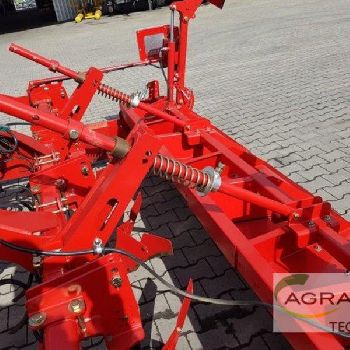 GH 4-75 corn harvester