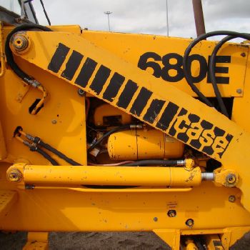 CASE 680 E
