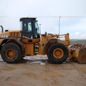 PALA LOADER CASE 821 E