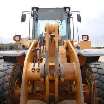 PALA LOADER CASE 821 E