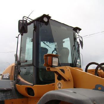 PALA LOADER CASE 821 E