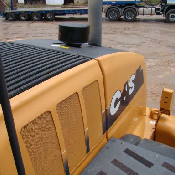 PALA LOADER CASE 821 E