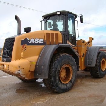 PALA LOADER CASE 821 E
