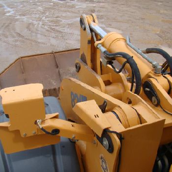 PALA LOADER CASE 821 E