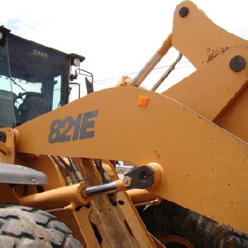 PALA LOADER CASE 821 E