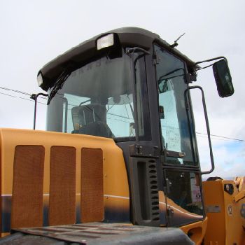 PALA LOADER CASE 821 E