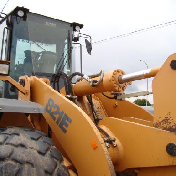 PALA LOADER CASE 821 E