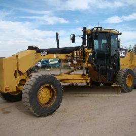 LEVELING CATERPILLAR 140 M