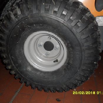 Giant tire set 22x11-8