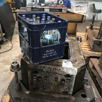 N ° 3 MOLDS FOR BOTTLE HOLDERS