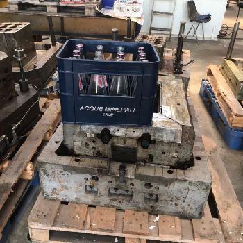 N ° 3 MOLDS FOR BOTTLE HOLDERS