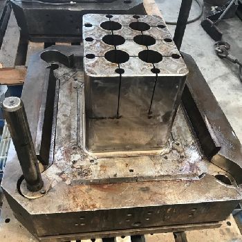 N ° 3 MOLDS FOR BOTTLE HOLDERS