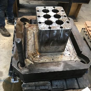 N ° 3 MOLDS FOR BOTTLE HOLDERS