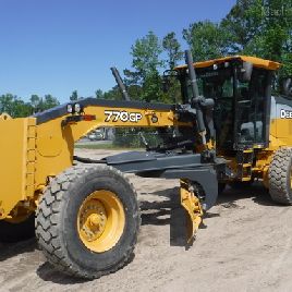 2015 John Deere 770GP