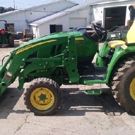 2015 John Deere 3046R