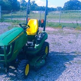 2015 John Deere 1025R