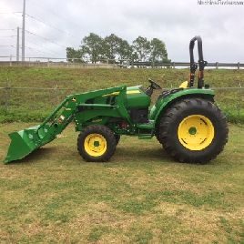 2017 John Deere 4052M