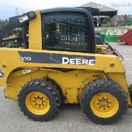2009 John Deere 320